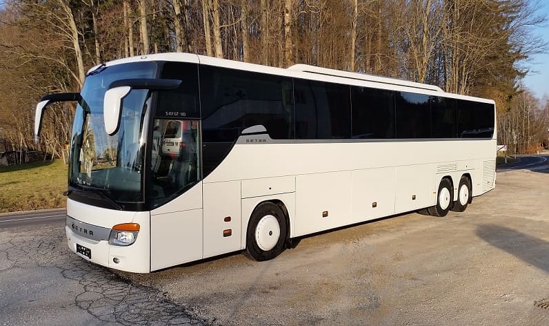 Buses hire in Hainburg an der Donau